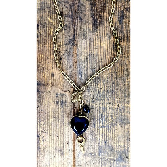 Gold chain chunky black heart and key pendant necklace - Picture 4 of 5